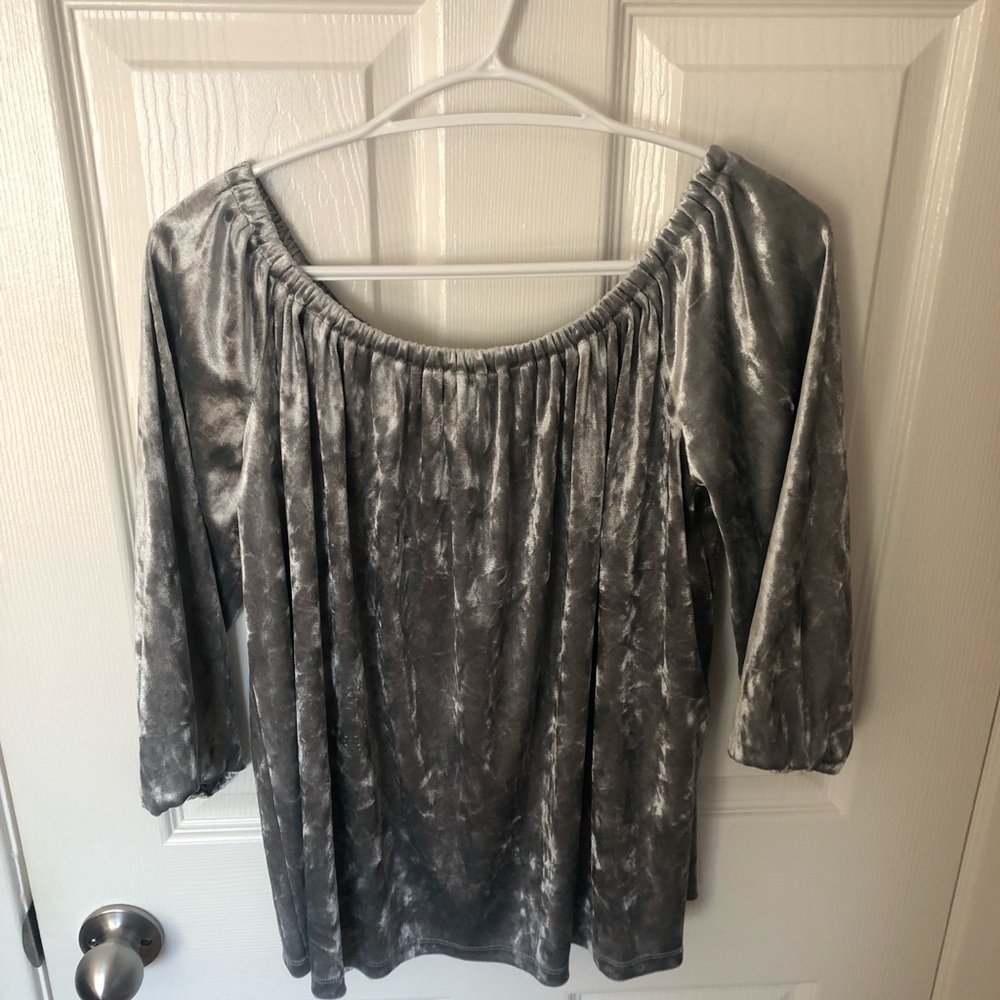 2/15$🌟 Silver Velvet Shirt